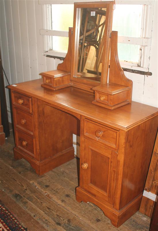 Hardwood dressing table